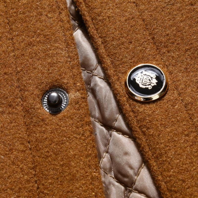 Herrenmantel mit Reverskragen und mehreren Taschen