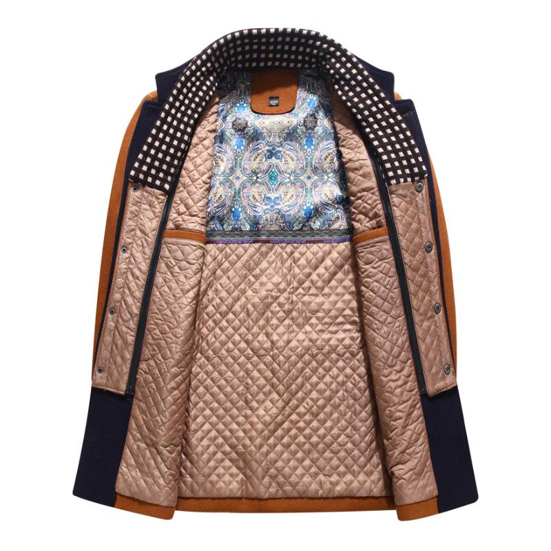 Herrenmantel mit Reverskragen und mehreren Taschen