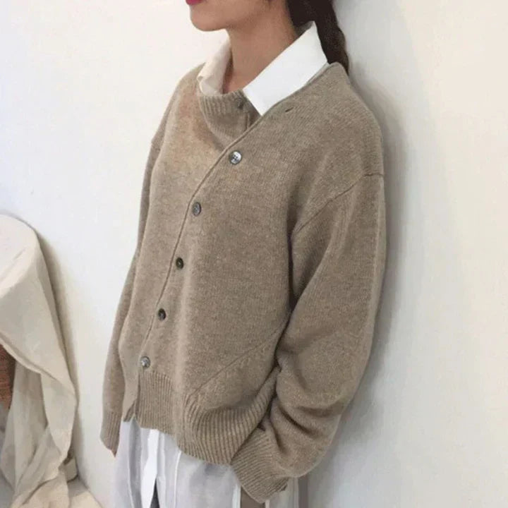 Dorottya | Zeitlose und elegante Strickjacke Winter