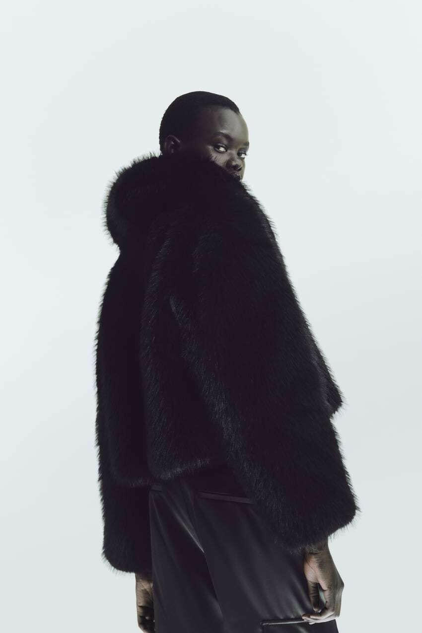 Alicia® | Bleiben Sie schick und gemütlich mit unserer kurzen Kunstpelzjacke für den Frühling und Winter