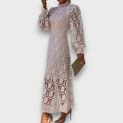 Charlotte – Romantisches Midikleid mit betonter Taille