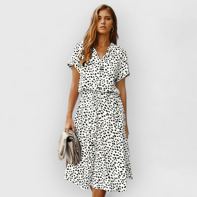 April | Schickes Bequemes Kleid